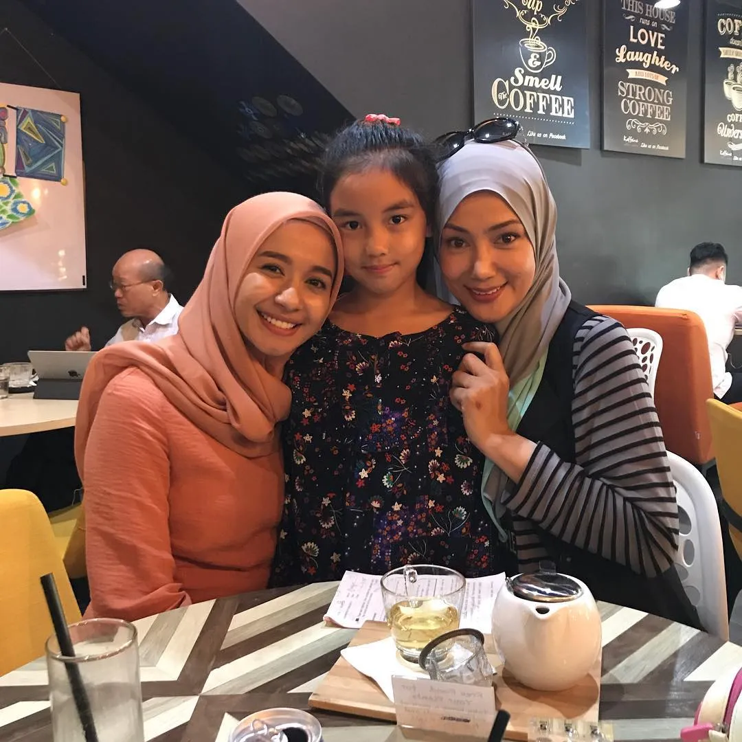 Potret Kedekatan Laudya Cynthia Bella dengan Mantan Istri dari Suaminya. Duh, Adem Banget Lihatnya! 6