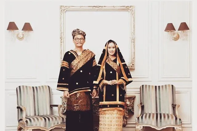Ragam Busana Pengantin Adat Koto Gadang dengan Sentuhan Warna-warna Cerah Nan Elok. Sungguh Meriah! 21