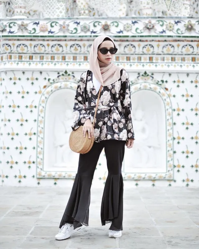 18 Padu Padan Celana Trompet yang Bikin Kamu Lebih Atraktif. Selamat Tinggal Jeans Ketat! 21