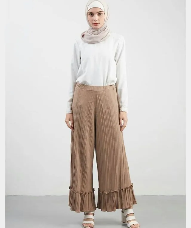 18 Padu Padan Celana Trompet yang Bikin Kamu Lebih Atraktif. Selamat Tinggal Jeans Ketat! 23