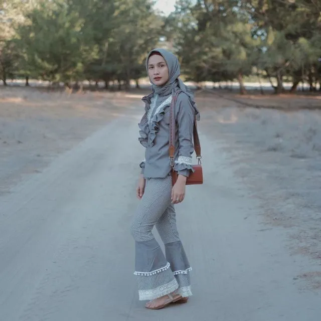 18 Padu Padan Celana Trompet yang Bikin Kamu Lebih Atraktif. Selamat Tinggal Jeans Ketat! 30