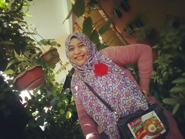 Nindy Ayunda Pakai Tas dengan Bungkus Mi Instan, Warganet Ramai-Ramai Ikuti Tren Unik Ini. Mau Coba? 17