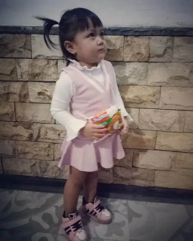 Nindy Ayunda Pakai Tas dengan Bungkus Mi Instan, Warganet Ramai-Ramai Ikuti Tren Unik Ini. Mau Coba? 26