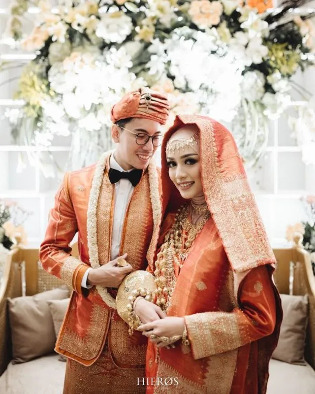 Ragam Busana Pengantin Adat Koto Gadang dengan Sentuhan Warna-warna Cerah Nan Elok. Sungguh Meriah! 27