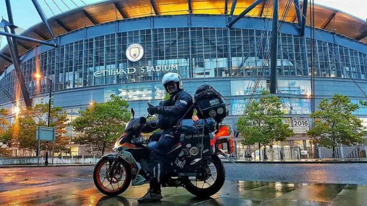 Hebat, Pasangan Ini Berbulan Madu dengan Naik Motor sampai ke Eropa! Luar Biasa Romantisnya 5