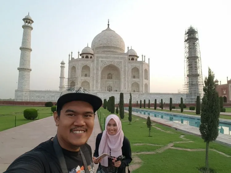 Hebat, Pasangan Ini Berbulan Madu dengan Naik Motor sampai ke Eropa! Luar Biasa Romantisnya 4