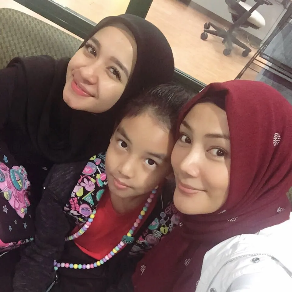 Potret Kedekatan Laudya Cynthia Bella dengan Mantan Istri dari Suaminya. Duh, Adem Banget Lihatnya! 8