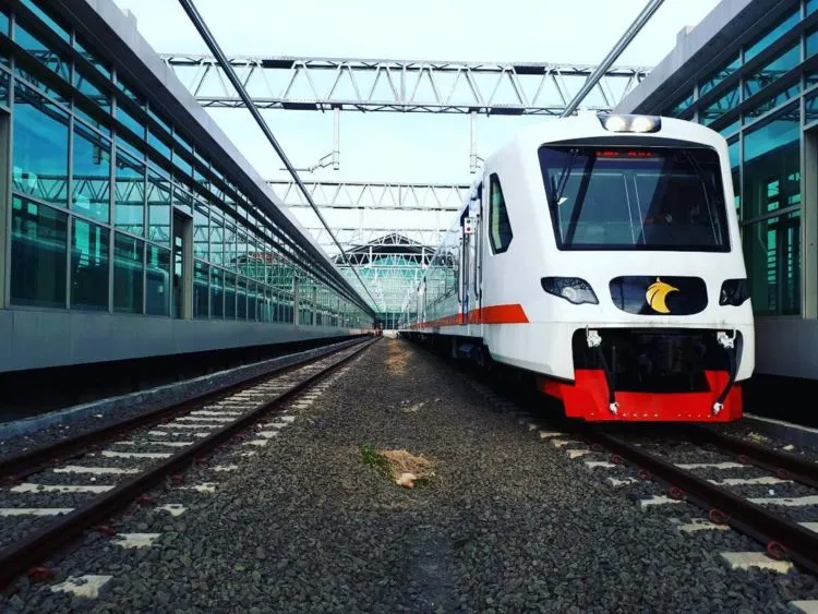 Kabar Gembira, Kereta Bandara Soekarno Hatta Segera Beroperasi. Begini Mewahnya Kereta Ini! 11