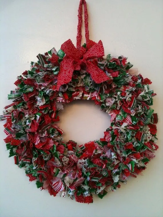 Inspirasi DIY Christmas Wreath Unik nan Cantik Menggunakan Bahan Daur Ulang. Bikin di Rumah Yuk! 24