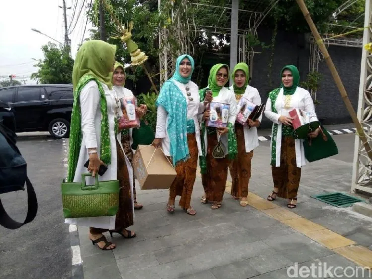 7 Fakta Menarik Saat Prosesi Siraman Jelang Pernikahan Kahiyang dan Bobby 9