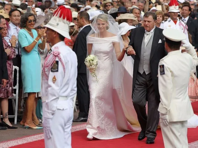 Deretan Gaun Pengantin Pernikahan Keluarga Kerajaan di Seluruh Dunia. Glamor dan Elegan, Semua Ada! 18