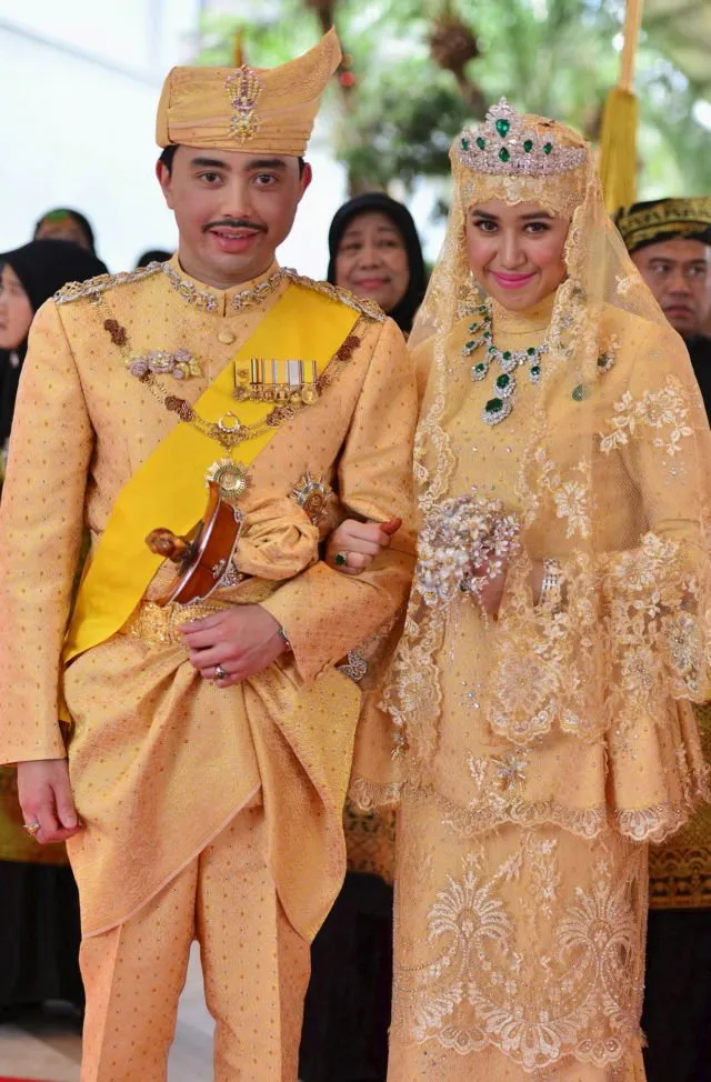 Deretan Gaun Pengantin Pernikahan Keluarga Kerajaan di Seluruh Dunia. Glamor dan Elegan, Semua Ada! 12