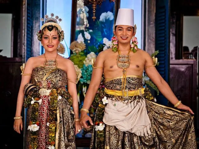 Deretan Gaun Pengantin Pernikahan Keluarga Kerajaan di Seluruh Dunia. Glamor dan Elegan, Semua Ada! 16