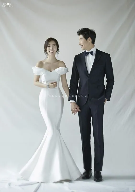 Inspirasi Foto Pre-Wedding Indoor Minimalis ala Pasangan Korea. Pas Buat yang Nggak Suka Ribet! 12