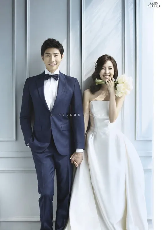 Inspirasi Foto Pre-Wedding Indoor Minimalis ala Pasangan Korea. Pas Buat yang Nggak Suka Ribet! 11