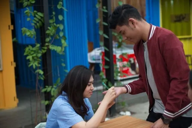 CinLok Ala FTV Itu Bukan Mustahil Terjadi. Isyana Sarasvati Bahkan Sudah Buktikan Sendiri 12