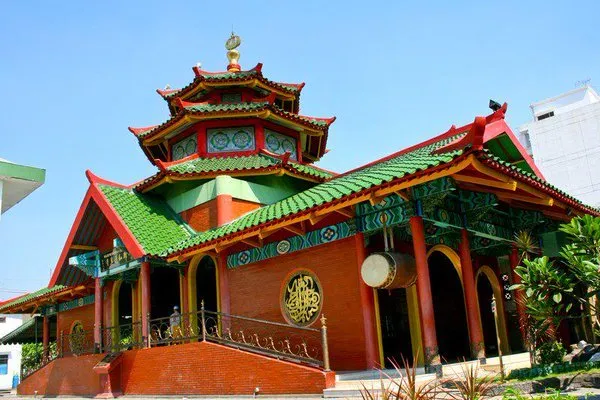 5 Destinasi Wisata Religi Ini Bikin Kamu Mencintai Keberagaman Agama di Indonesia, Simak! 6