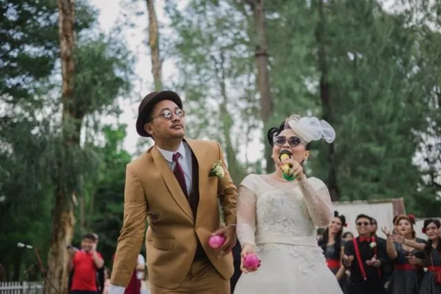 Potret Keseruan Pesta Pernikahan Ala 50's Botanical, Anggapan 'Kuno' Disulap Jadi Kekinian. Kreatif! 37