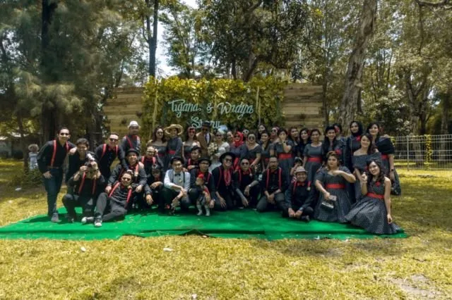 Potret Keseruan Pesta Pernikahan Ala 50's Botanical, Anggapan 'Kuno' Disulap Jadi Kekinian. Kreatif! 44