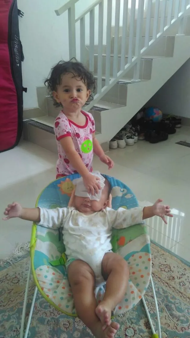 Ekspresi Anak Saat Tahu Dirinya Kini Jadi Seorang Kakak. Banyak yang Cemburu dan Nggak Terima, Lucu! 39