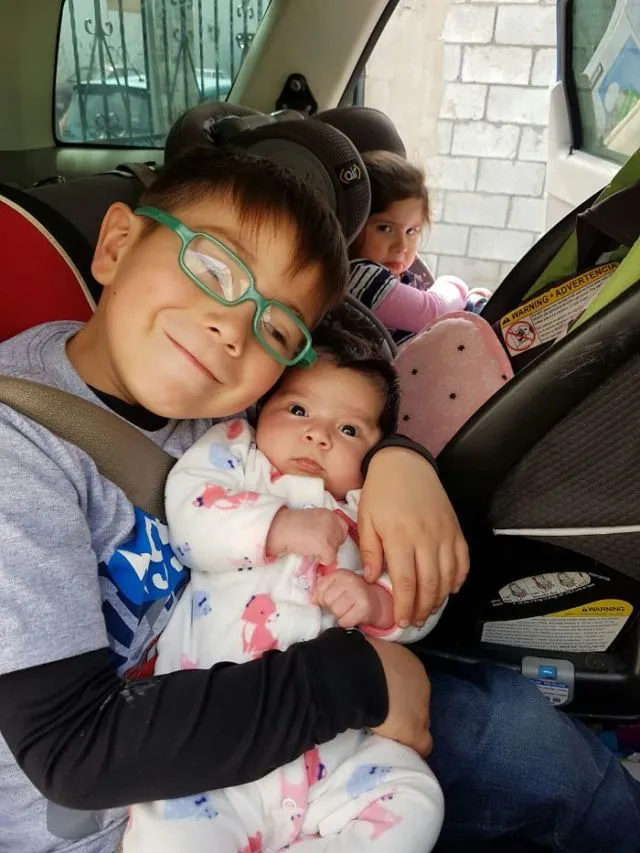 Ekspresi Anak Saat Tahu Dirinya Kini Jadi Seorang Kakak. Banyak yang Cemburu dan Nggak Terima, Lucu! 41
