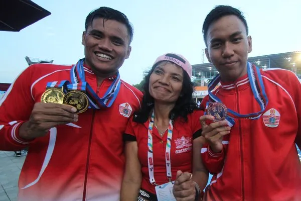 Sosok Magis Di Belakang 6 Atlet Berprestasi Indonesia. Bikin Kangen Mama! 10