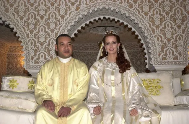 Deretan Gaun Pengantin Pernikahan Keluarga Kerajaan di Seluruh Dunia. Glamor dan Elegan, Semua Ada! 14