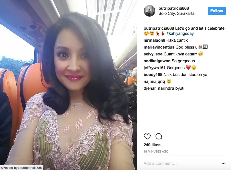 Nggak Cuma Pejabat, Deretan Artis Ini Juga Hadir di Pernikahan Kahiyang-Bobby. Banyak Ucapan dan Doa! 25