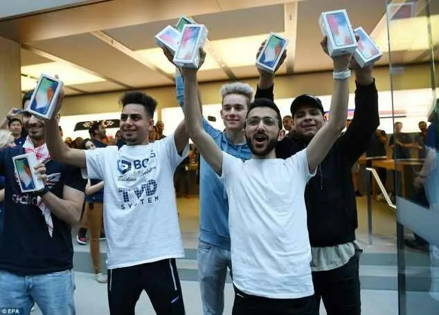 Setelah Dibongkar, Harga Produksi iPhone X hanya 4,8 Jutaan. Yakin Mau Relakan Tabunganmu Buat Beli? 5