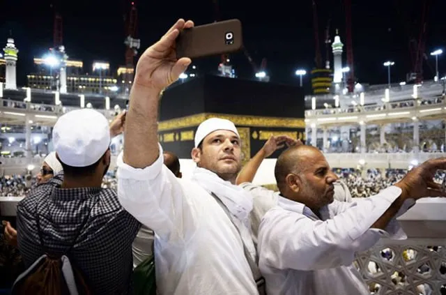 Dinilai Ganggu Kekhusyukan Ibadah, Pemerintah Arab Saudi Larang Selfie di Tempat-tempat Ibadah 4
