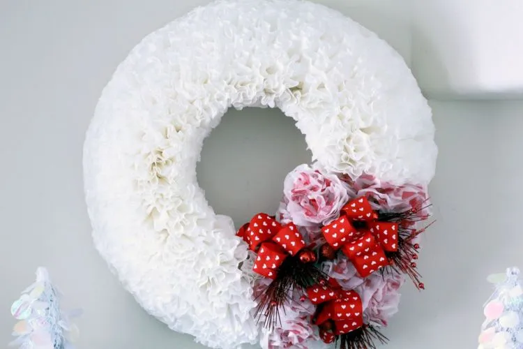 Inspirasi DIY Christmas Wreath Unik nan Cantik Menggunakan Bahan Daur Ulang. Bikin di Rumah Yuk! 23