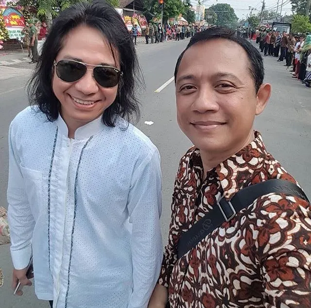 Nggak Cuma Pejabat, Deretan Artis Ini Juga Hadir di Pernikahan Kahiyang-Bobby. Banyak Ucapan dan Doa! 23