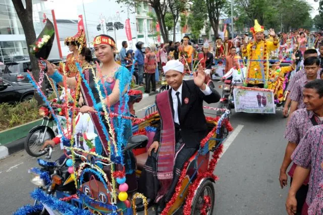Puncak Pesta Pernikahan Kahiyang-Bobby di Medan Angkat Kekayaan Budaya Nusantara. Sungguh Meriah! 21