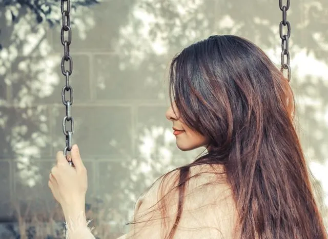 7 Alasan Kamu Tak Perlu Minder Saat Merasa Teman-temanmu Lebih Cantik dan Populer 12