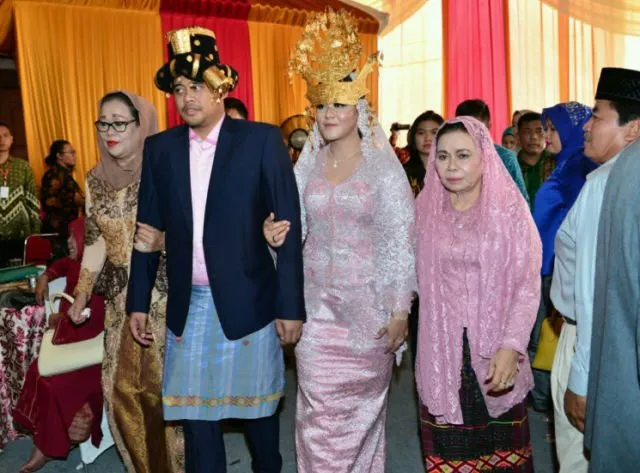 Usung Adat Mandailing, Kahiyang Pakai Mahkota Tujuh Tingkat. Ternyata Ini Makna di Baliknya 5