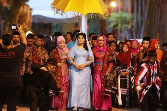 Usung Adat Mandailing, Kahiyang Pakai Mahkota Tujuh Tingkat. Ternyata Ini Makna di Baliknya 4