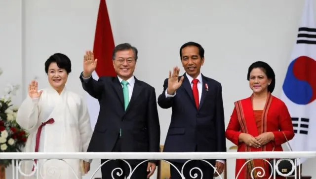 Nggak Harus Lewat Forum Resmi, Diplomasi Ternyata Bisa Unik-unik. Kayak Diplomasi Batik Ala Jokowi 7