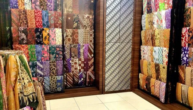 Nggak Harus Lewat Forum Resmi, Diplomasi Ternyata Bisa Unik-unik. Kayak Diplomasi Batik Ala Jokowi 8