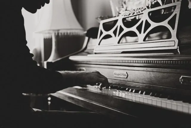 Belajarlah 7 Alat Musik Ini jika Niatnya Emang Ingin Memikat Hati Cewek, Ada yang Udah Kamu Kuasai? 9