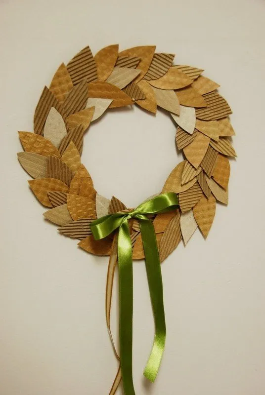 Inspirasi DIY Christmas Wreath Unik nan Cantik Menggunakan Bahan Daur Ulang. Bikin di Rumah Yuk! 19