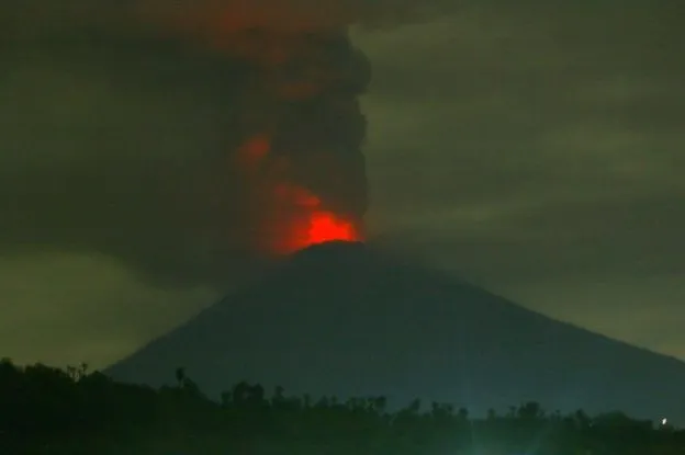 Gunung Agung Erupsi Kedua Kalinya, Begini Potret Dampaknya Bagi Kehidupan Manusia 11