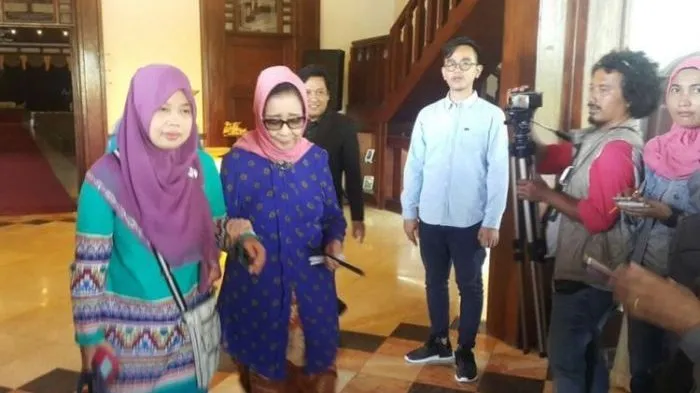 7 Fakta Menarik Saat Prosesi Siraman Jelang Pernikahan Kahiyang dan Bobby 12