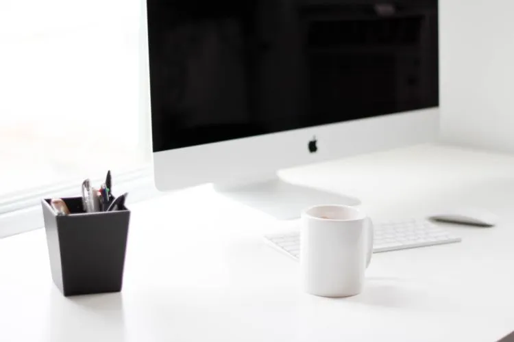 Tips Membuat Meja Kerja Anti Sumpek. Demi Kesehatan Jiwamu, Terapkan 5 Tips Ini! 10