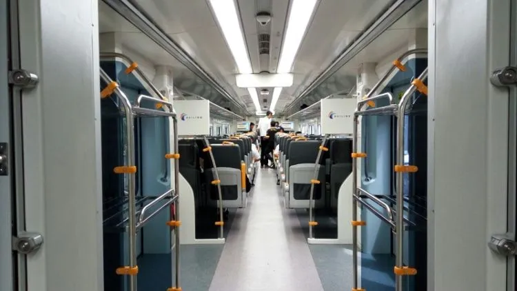 Kabar Gembira, Kereta Bandara Soekarno Hatta Segera Beroperasi. Begini Mewahnya Kereta Ini! 13