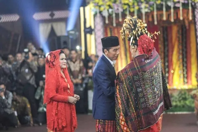 Puncak Pesta Pernikahan Kahiyang-Bobby di Medan Angkat Kekayaan Budaya Nusantara. Sungguh Meriah! 17