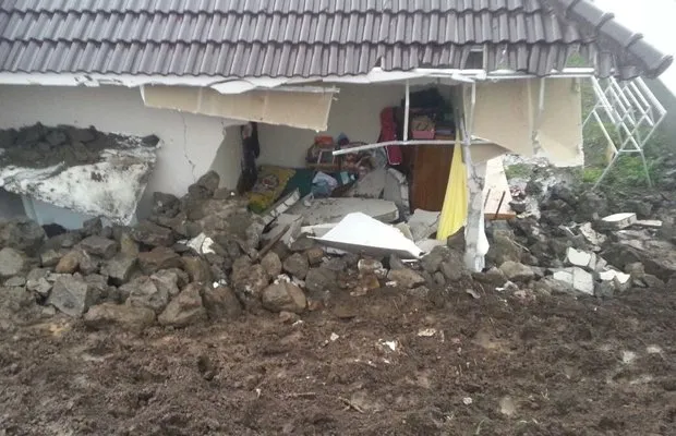 Hujan Deras, Mahasiswi Brawijaya Tewas Tertimbun Bangunan Akibat Longsor di Malang 5