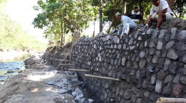 Hujan Deras, Mahasiswi Brawijaya Tewas Tertimbun Bangunan Akibat Longsor di Malang 7