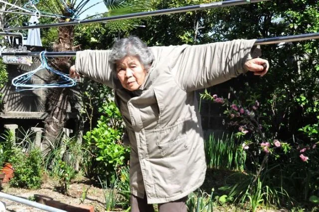 Nenek 88 Tahun Hobi Foto Unik Setelah Dapat Kamera dari Anaknya. Hasil Jepretannya Gemesin Banget 13