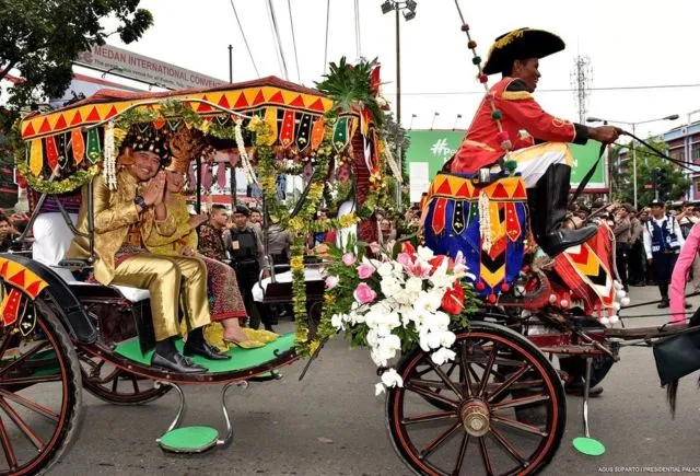 Puncak Pesta Pernikahan Kahiyang-Bobby di Medan Angkat Kekayaan Budaya Nusantara. Sungguh Meriah! 20