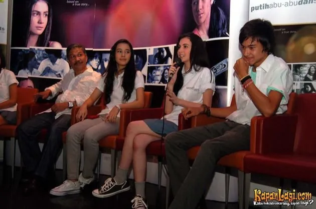 Kilas Balik Karier Adipati Dolken Sebelum Bermain dalam Film Posesif. Sudah Pantas Go Internasional? 9